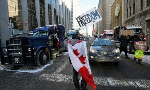 Manifestations anti-mesures sanitaires: la situation à Ottawa « hors de contrôle », le maire déclare l’état d’urgence