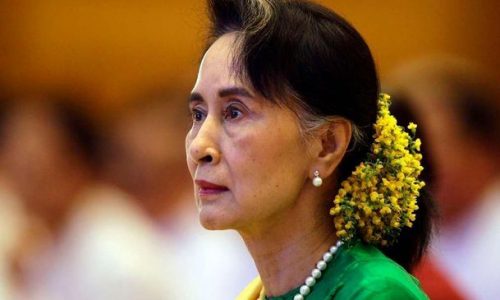 Birmanie: Suu Kyi condamnée pour corruption à cinq ans de prison supplémentaires