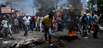Haïti : des milliers de manifestants dans les rues contre l’appel à l’aide étrangère