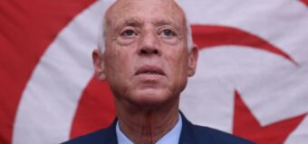 Tunisie : un remaniement surprise dans un pays secoué par des vagues d’arrestations