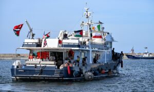 La flottille humanitaire Global Sumud en route vers Gaza touchée par des drones