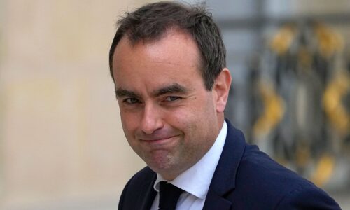 France : Emmanuel Macron a nommé le ministre des Armées Sébastien Lecornu à Matignon