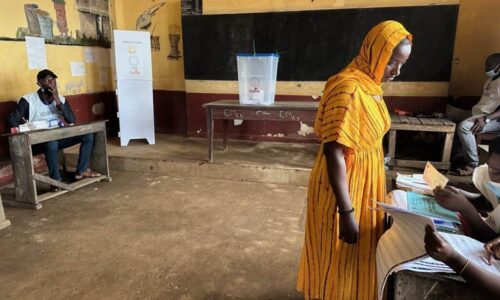 Référendum en Guinée : les bureaux de vote ont fermé, les électeurs dans l’attente du résultat