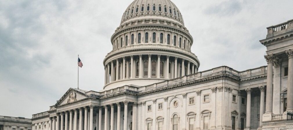 Aux États-Unis, la deuxième semaine de « shutdown » s’ouvre avec l’annonce de licenciements