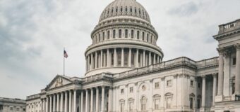 Aux États-Unis, la deuxième semaine de « shutdown » s’ouvre avec l’annonce de licenciements